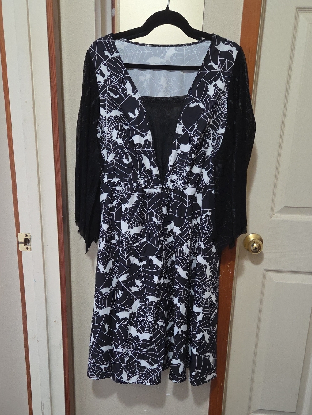 Black & White Spiderwe-Bat Print Women's Dress